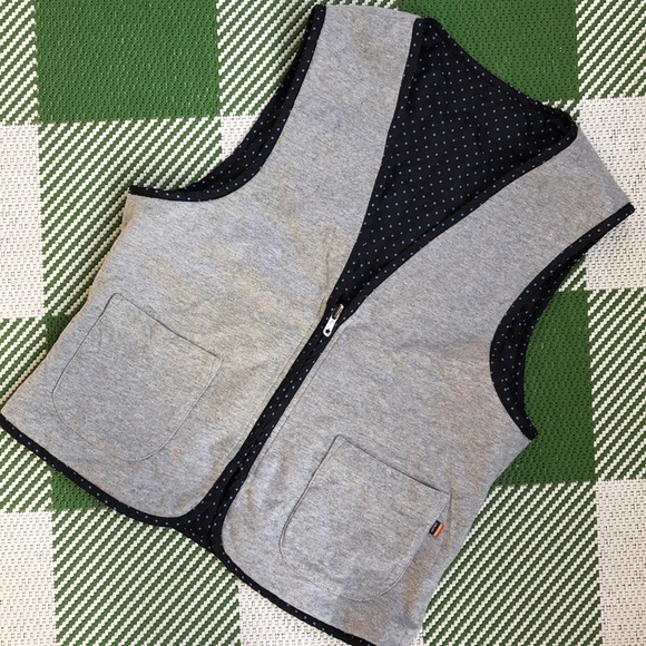 Reversible vest. Black w/blued dots or gray. Zipper close. new never worn. - Picture 4 of 5